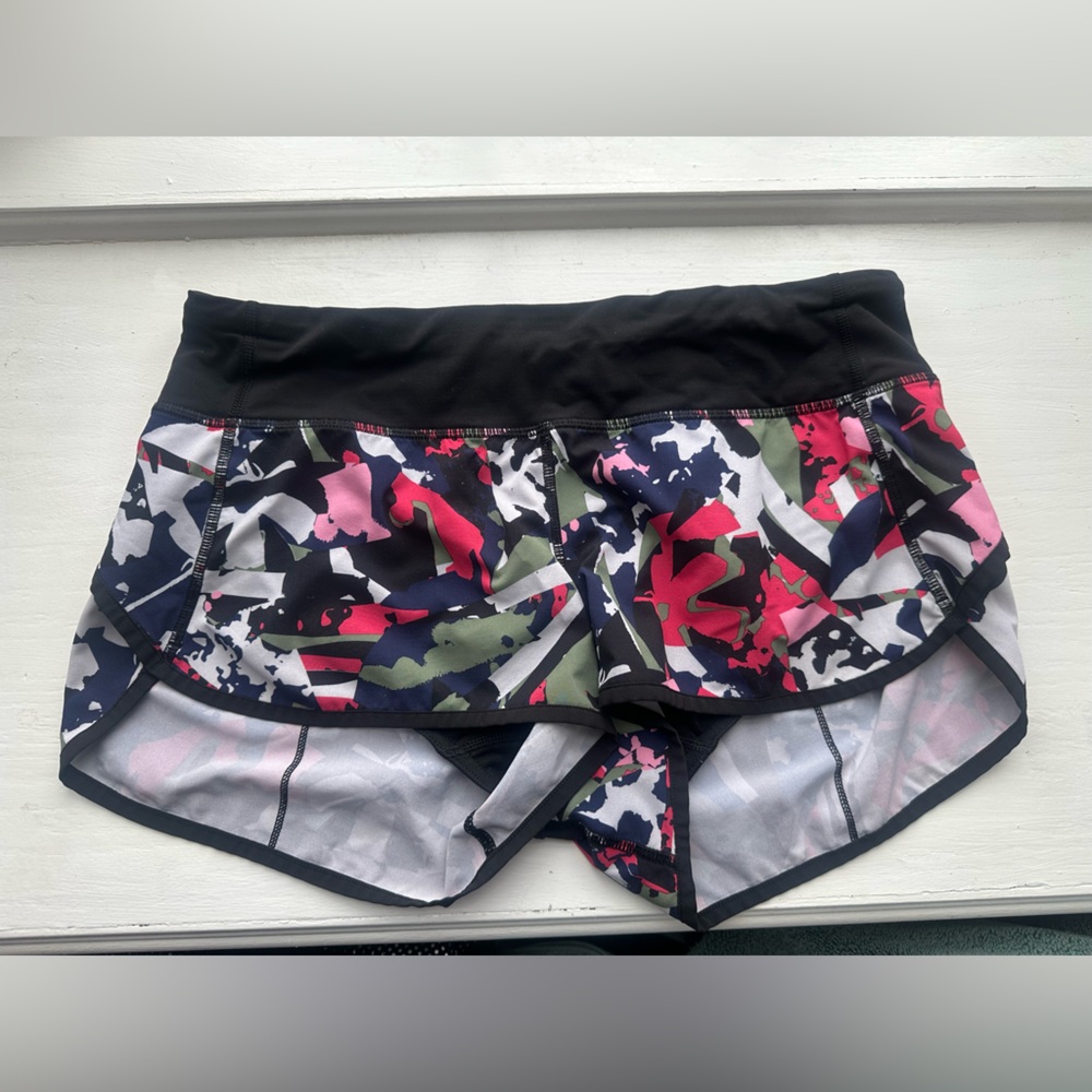 Lulu Lemon short - retro pattern